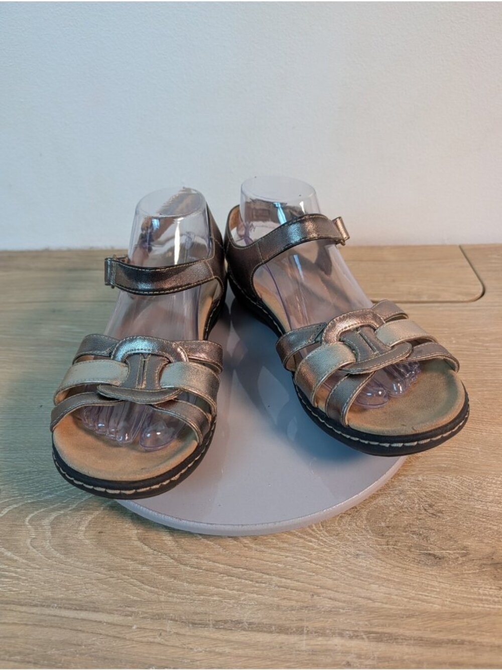 Clarks Collection Metallic Women's Sandals Hook and Loop Sz 9.5 Comfy